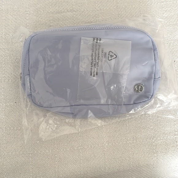 BNWT Lululemon Everywhere Belt Bag Pastel Blue - Picture 7 of 8